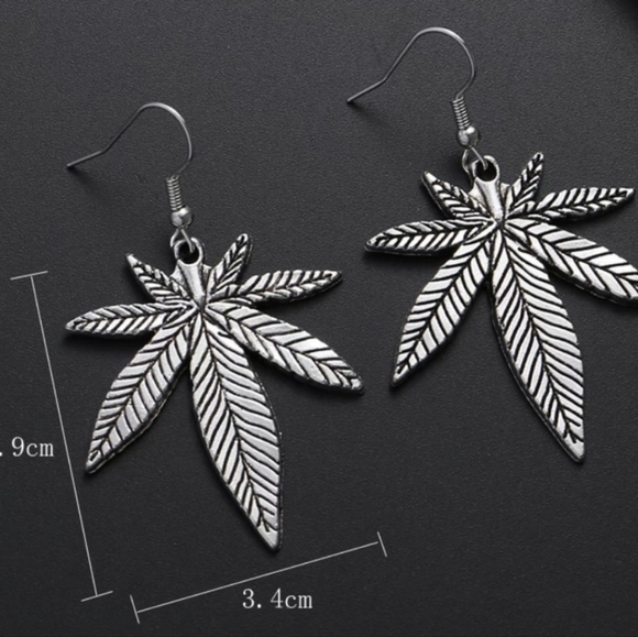 Maryjane leaf earrings 💚🌿💚 - Picture 4 of 6